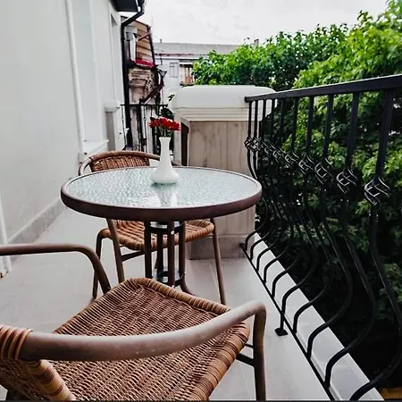Апартаменти Paris